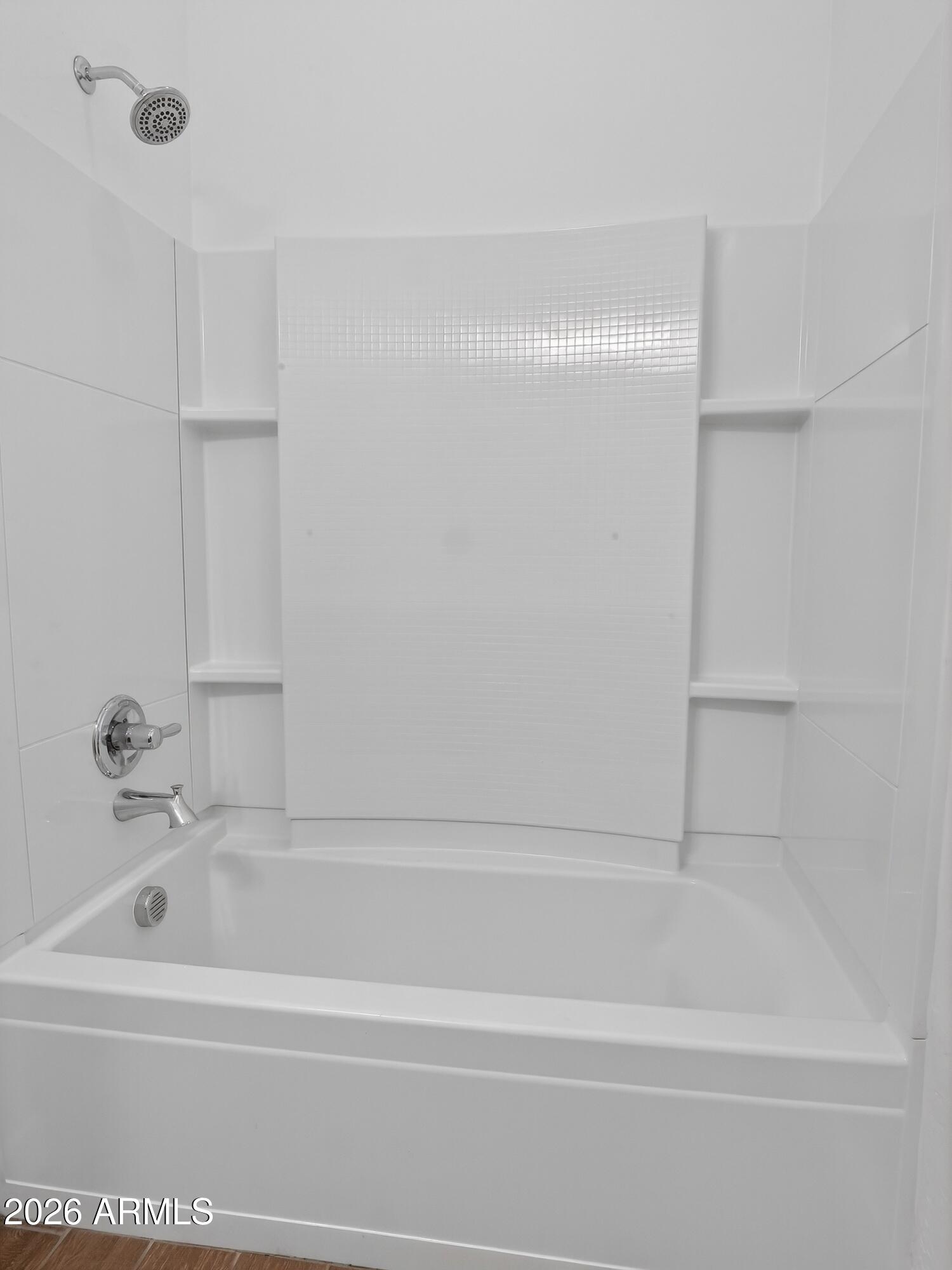 810 East Hopi Trail Phoenix, AZ 85042 - Photo 26 of 48 a bathroom with a bathtub