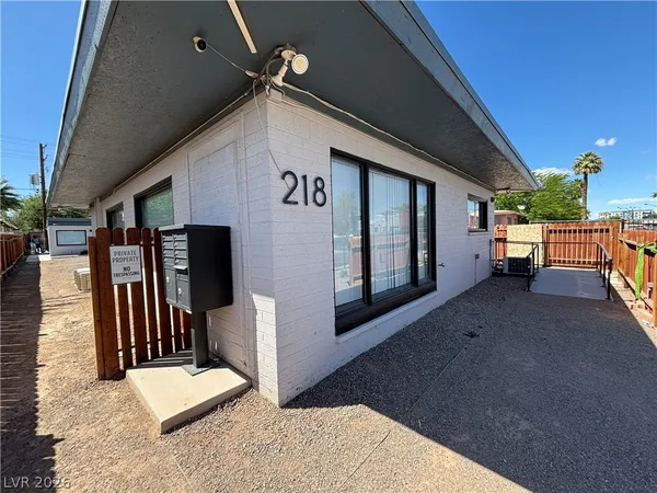 $825 | 218 South 11th Street, Unit 5, Las Vegas, NV 89101