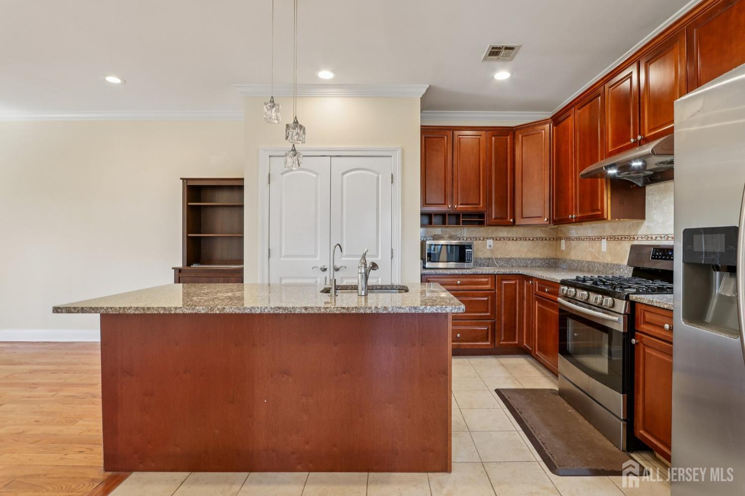 32 Cinder Road, Unit 3 Edison, NJ 08820 - Photo 11 of 39
