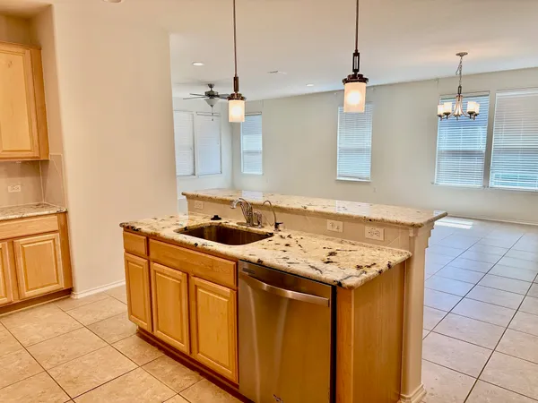 $2,300 | 413 Hunters Hill Drive, San Marcos, TX 78666