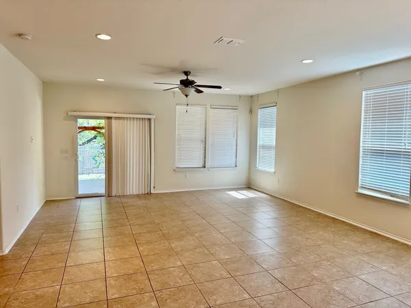 $2,300 | 413 Hunters Hill Drive, San Marcos, TX 78666