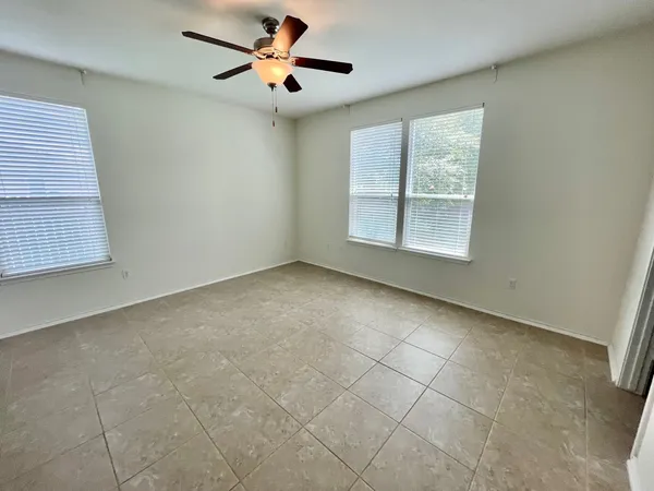 $2,300 | 413 Hunters Hill Drive, San Marcos, TX 78666