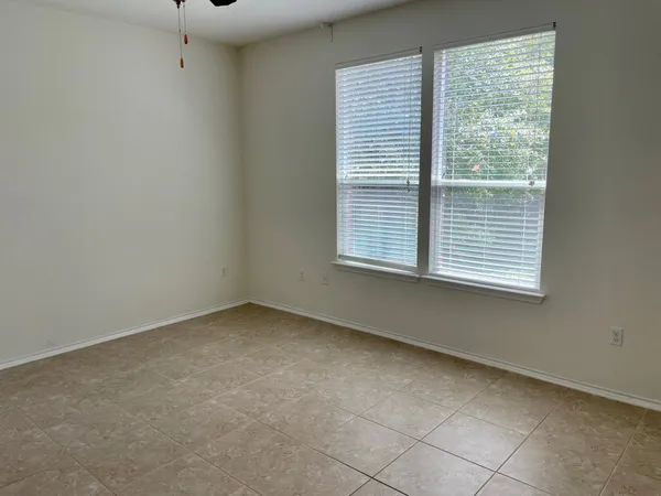 $2,300 | 413 Hunters Hill Drive, San Marcos, TX 78666