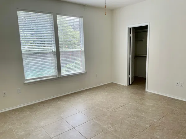 $2,300 | 413 Hunters Hill Drive, San Marcos, TX 78666