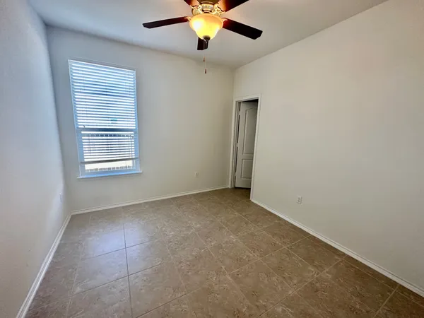 $2,300 | 413 Hunters Hill Drive, San Marcos, TX 78666
