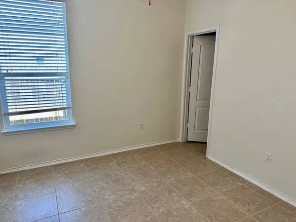 $2,300 | 413 Hunters Hill Drive, San Marcos, TX 78666