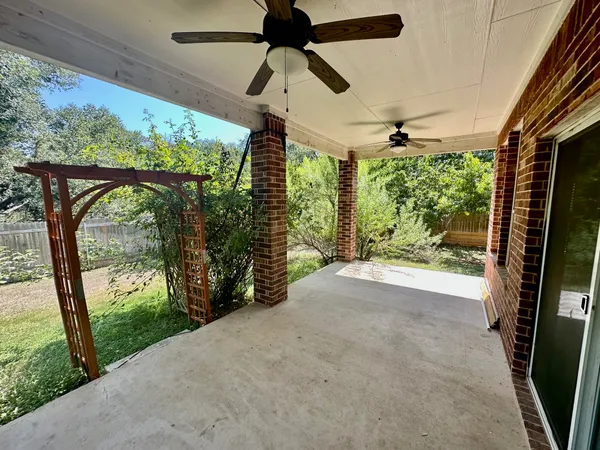 $2,300 | 413 Hunters Hill Drive, San Marcos, TX 78666