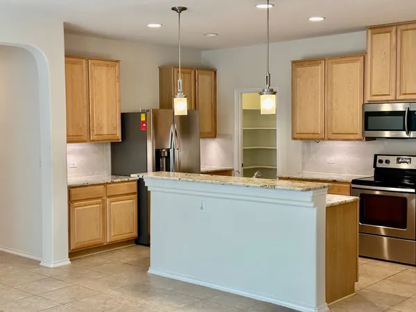 $2,300 | 413 Hunters Hill Drive, San Marcos, TX 78666