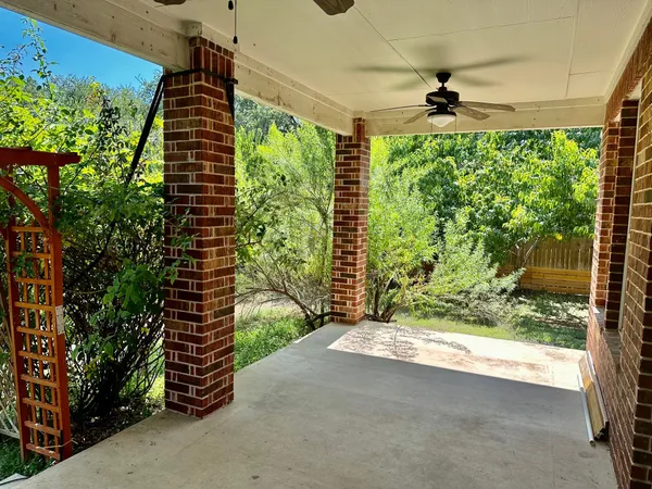 $2,300 | 413 Hunters Hill Drive, San Marcos, TX 78666