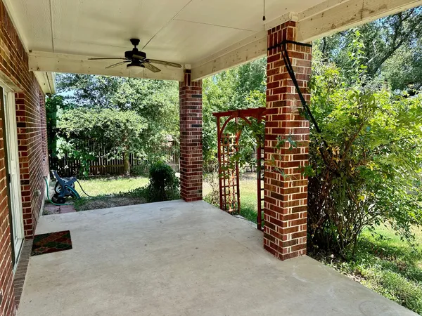 $2,300 | 413 Hunters Hill Drive, San Marcos, TX 78666