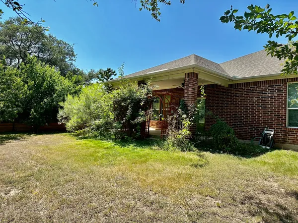$2,300 | 413 Hunters Hill Drive, San Marcos, TX 78666