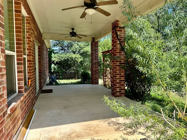 $2,300 | 413 Hunters Hill Drive, San Marcos, TX 78666