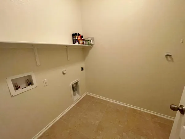 $2,300 | 413 Hunters Hill Drive, San Marcos, TX 78666