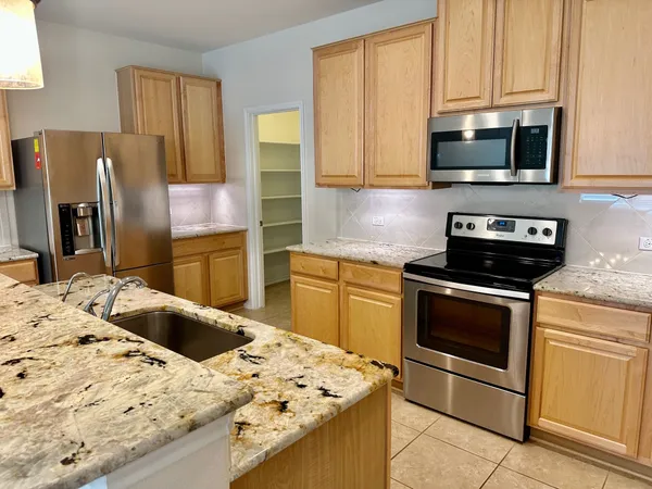 $2,300 | 413 Hunters Hill Drive, San Marcos, TX 78666