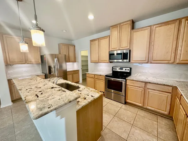 $2,300 | 413 Hunters Hill Drive, San Marcos, TX 78666
