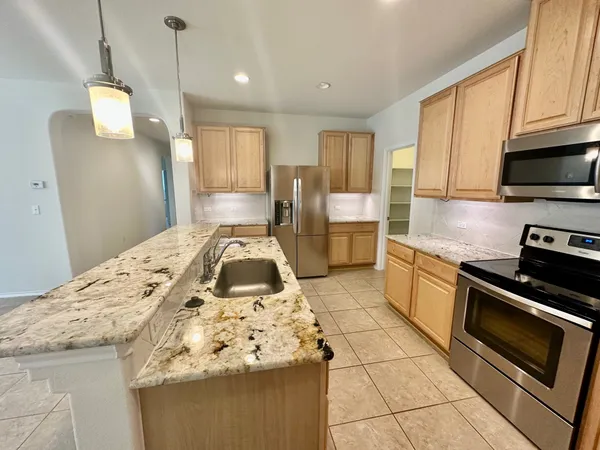 $2,300 | 413 Hunters Hill Drive, San Marcos, TX 78666