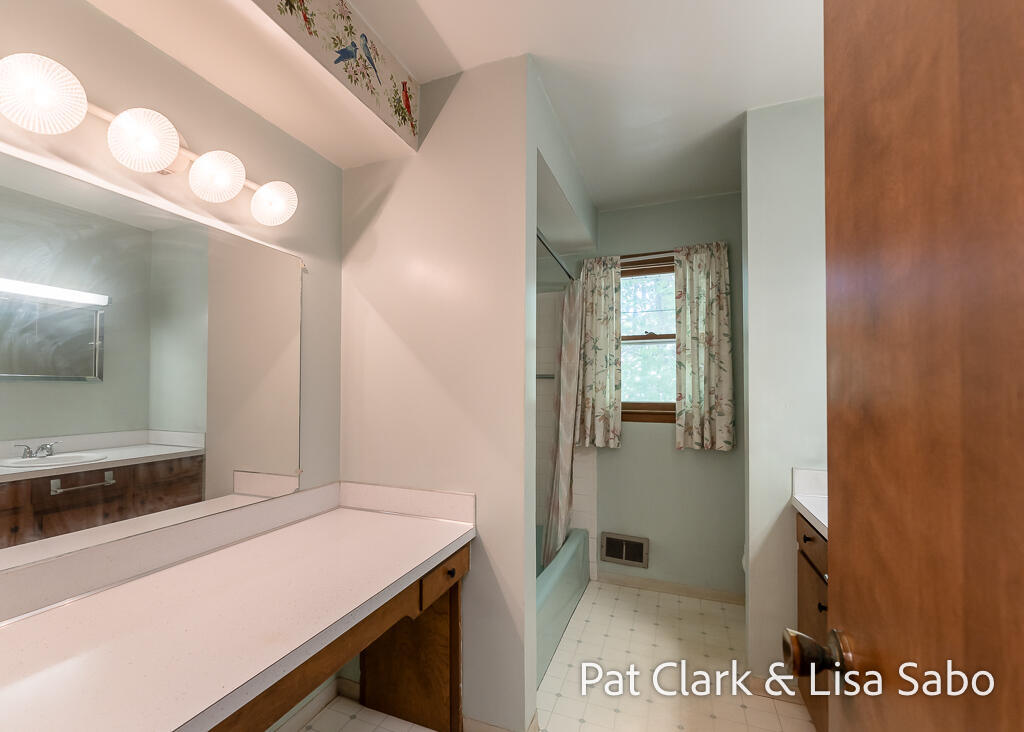 18412 168th Avenue Spring Lake, MI 49456 - Photo 17 of 39 18412 168thAve-19LoRes