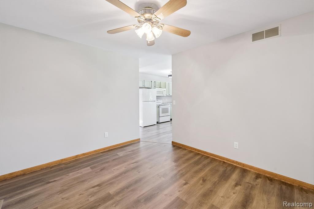 10419 Maple Road Hartland, MI 48353 - Photo 7 of 35