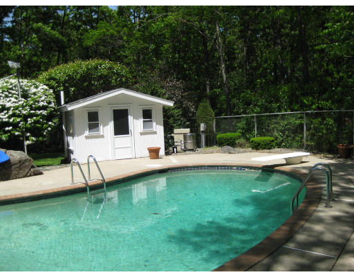 42 Bishop Road Sharon, MA 02067 - Photo 4 of 26