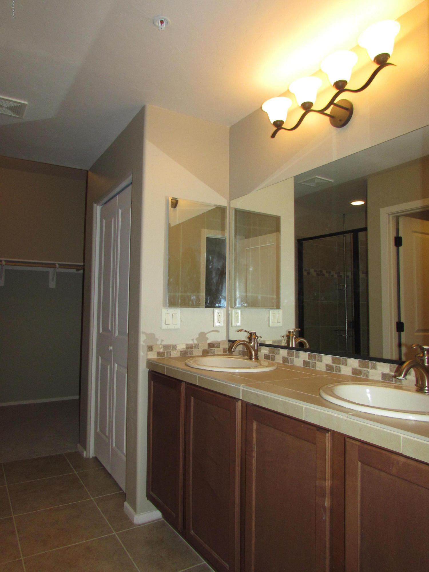 2018 East River Road, Unit 103 Tucson, AZ 85718 - Photo 6 of 12