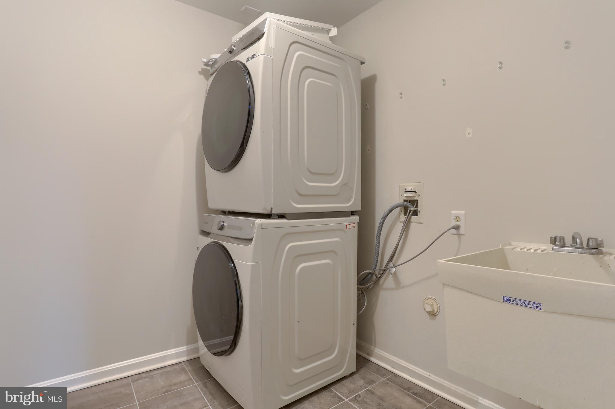 2065 Raleigh Road, Unit B Hummelstown, PA 17036 - Photo 35 of 40 a utility room with dryer and washer