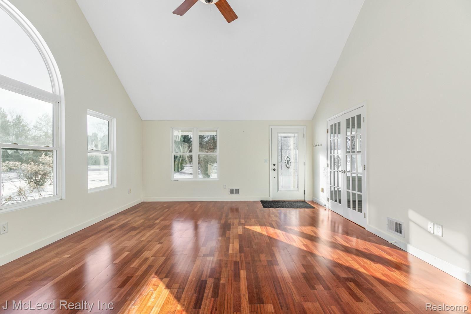 6755 State Road Millington, MI 48746 - Photo 9 of 55 6755 State Rd Millington-9.jpg