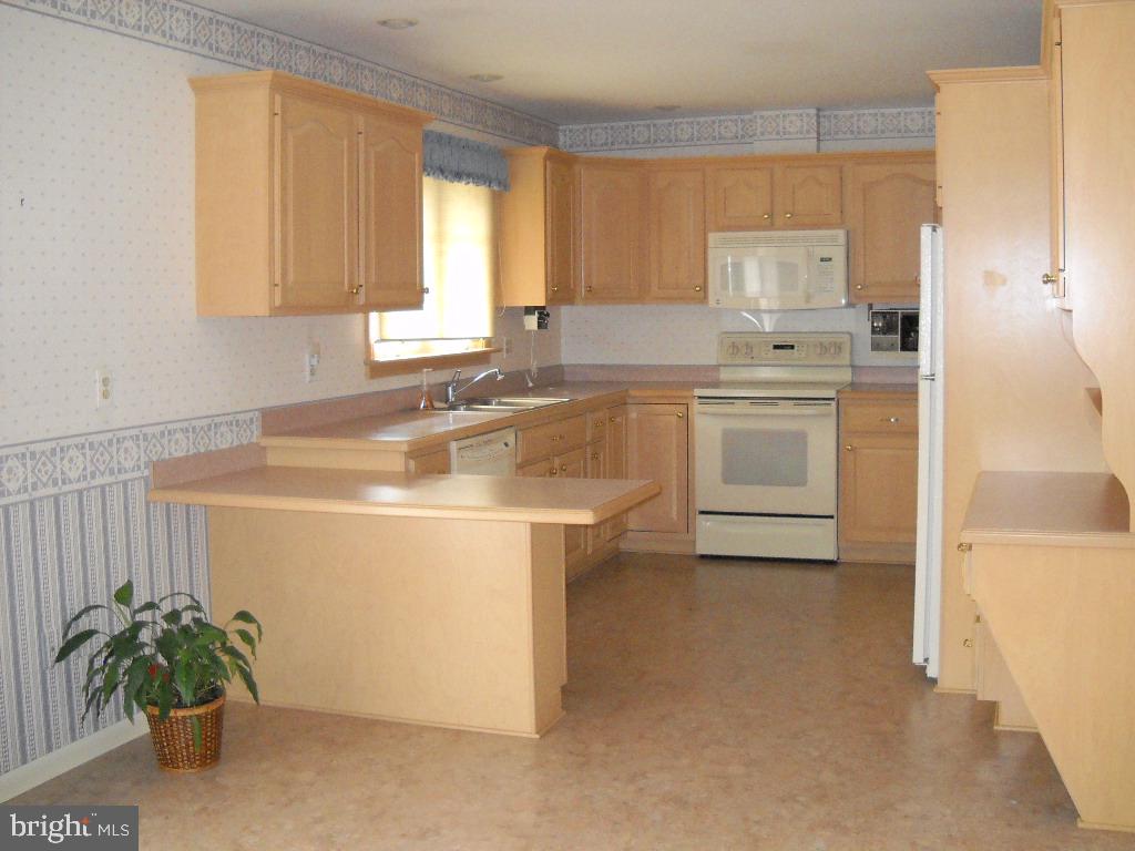 400 East Evergreen Road Lebanon, PA 17042 - Photo 8 of 25 Kitchen
