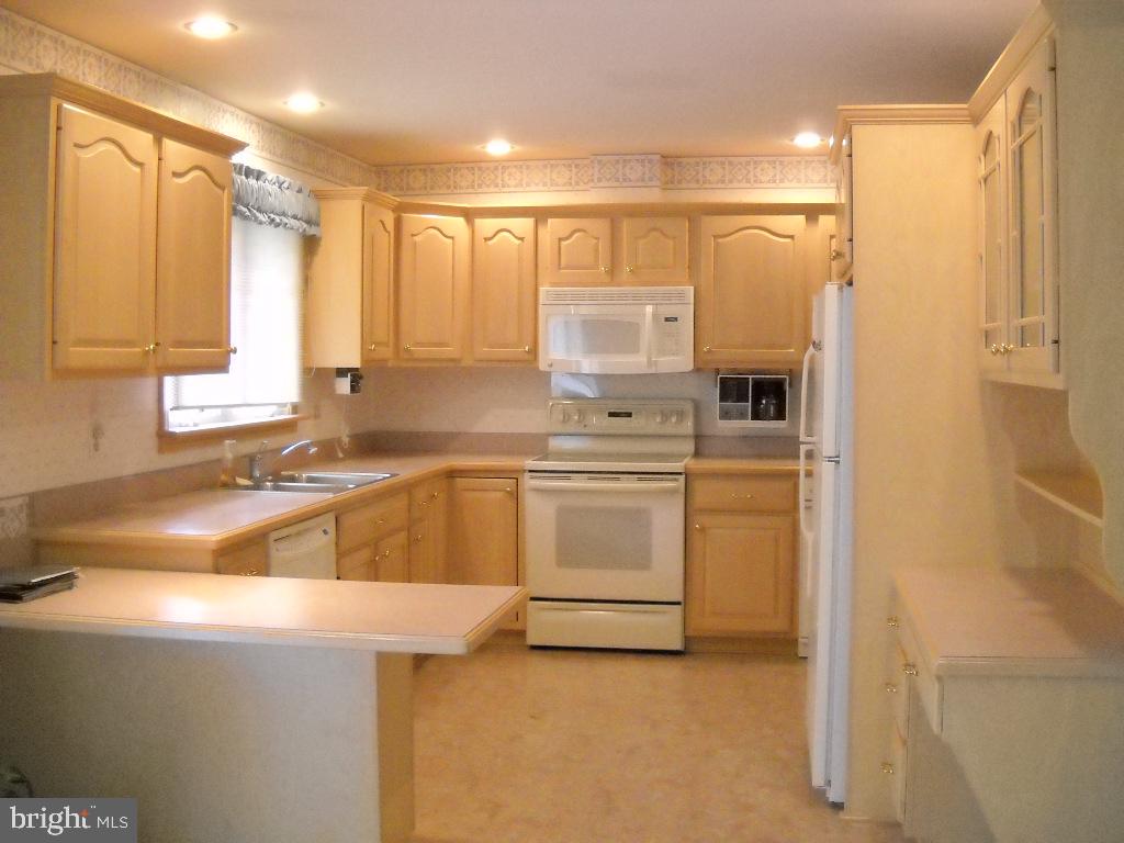400 East Evergreen Road Lebanon, PA 17042 - Photo 9 of 25 Kitchen with recessed lights