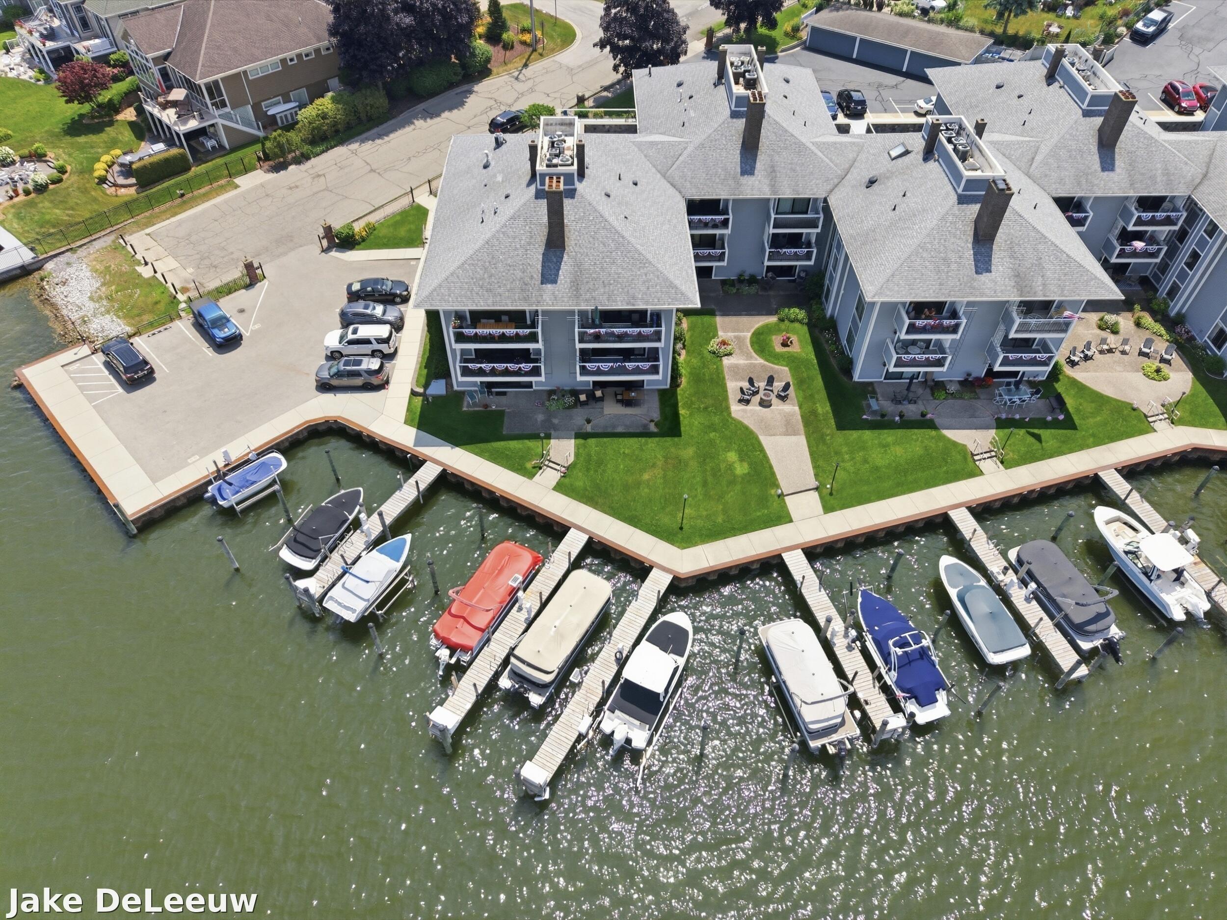400 Lakeview Street, Unit 1A Spring Lake, MI 49456 - Photo 3 of 42 1