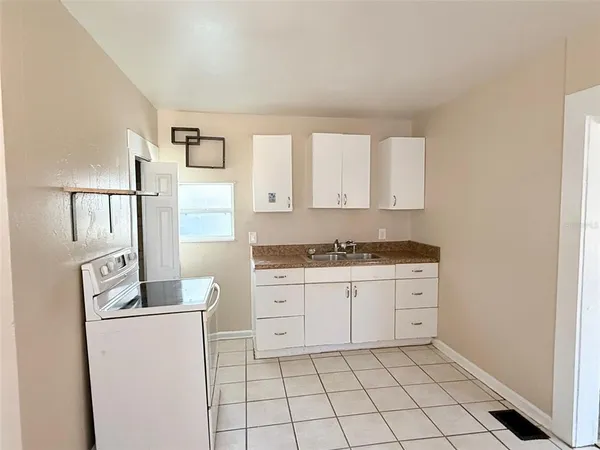 $1,650 | 2609 4th Street South, St. Petersburg, FL 33705