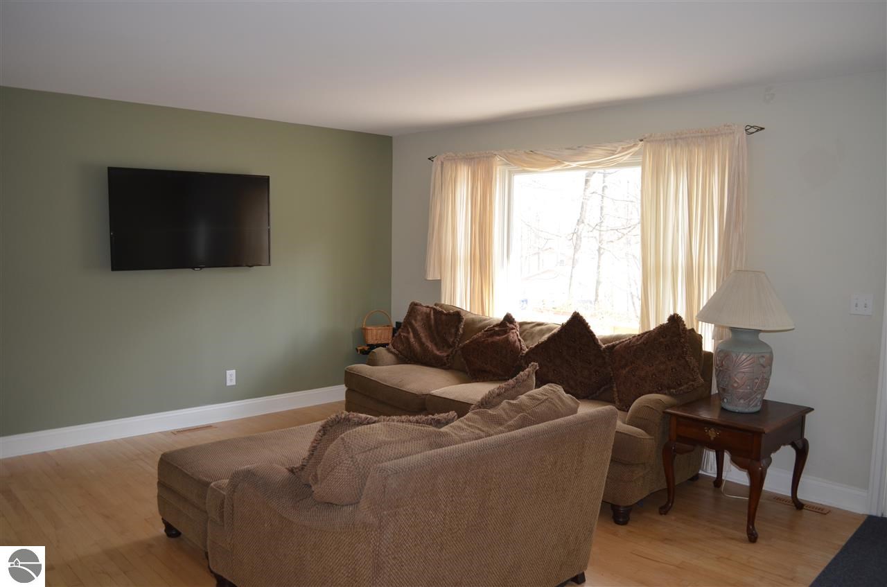 2484 East Potter Road Traverse City, MI 49696 - Photo 16 of 24 1792910-15.JPG
