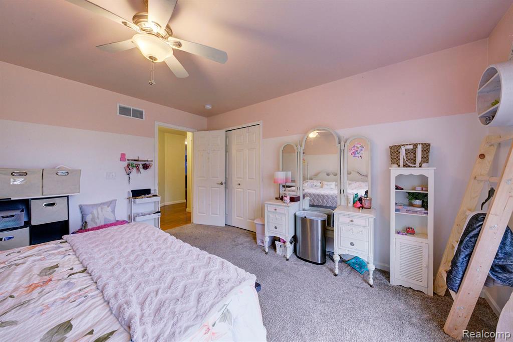48107 Hanford Road Canton, MI 48187 - Photo 7 of 60