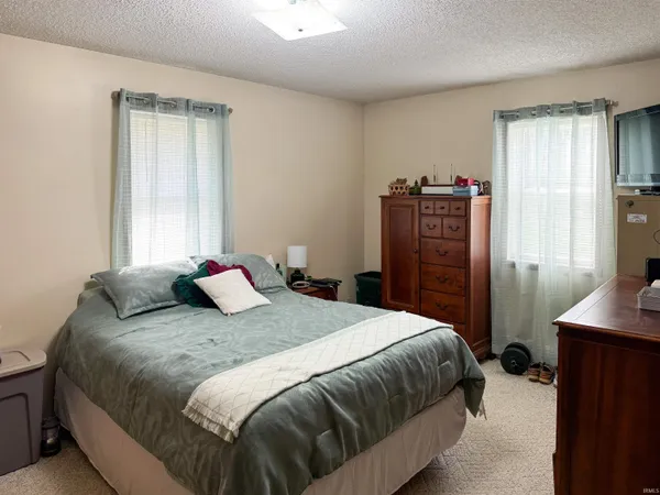 $272,000 | 261 West Country Road 800, Hazleton, IN 47640
