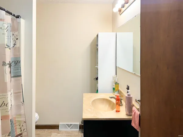 $272,000 | 261 West Country Road 800, Hazleton, IN 47640