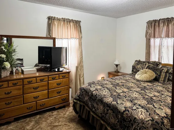 $275,000 | 261 West Country Road 800, Hazleton, IN 47640