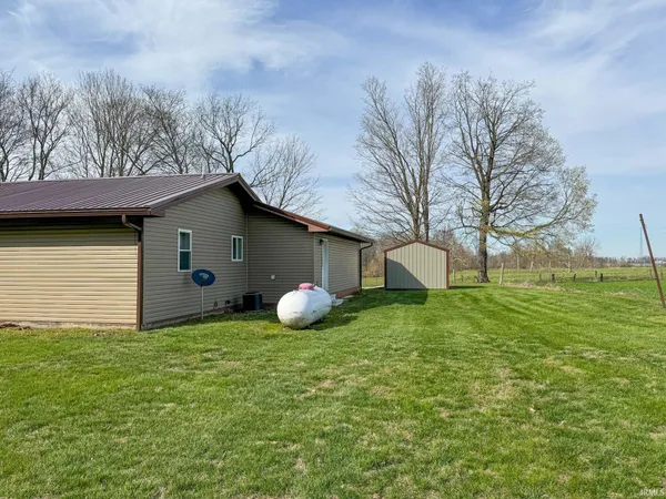 $275,000 | 261 West Country Road 800, Hazleton, IN 47640