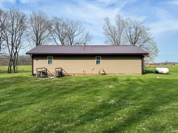 $272,000 | 261 West Country Road 800, Hazleton, IN 47640