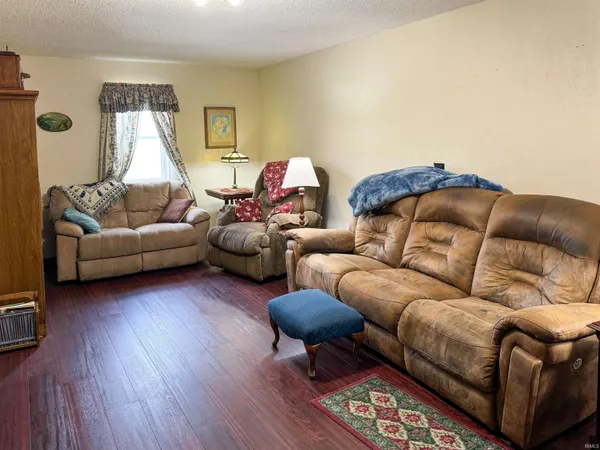 $275,000 | 261 West Country Road 800, Hazleton, IN 47640