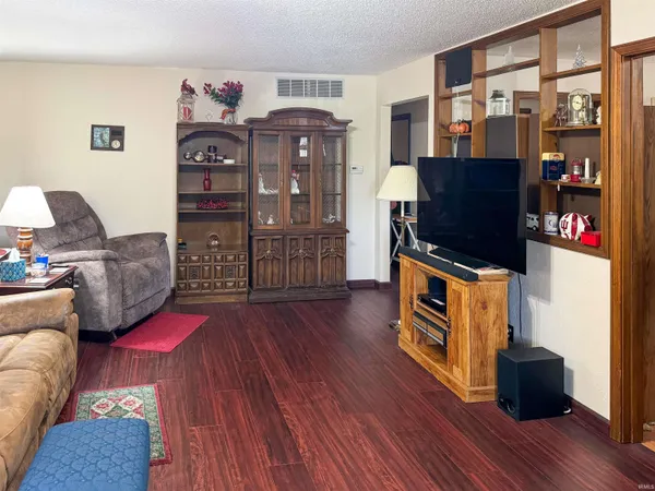 $275,000 | 261 West Country Road 800, Hazleton, IN 47640