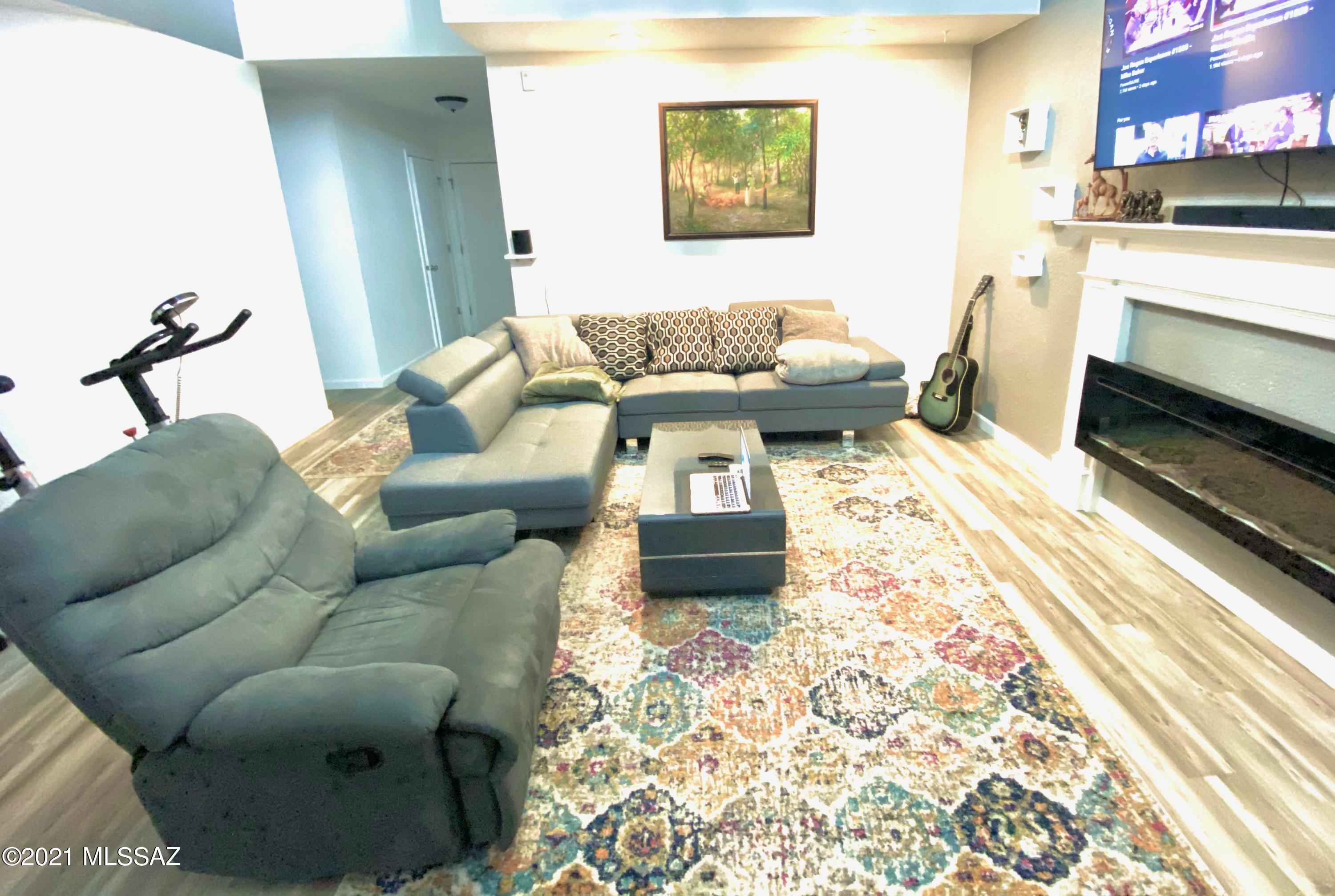 236 East Pastime Road Tucson, AZ 85705 - Photo 8 of 20 a living room with furniture and a rug