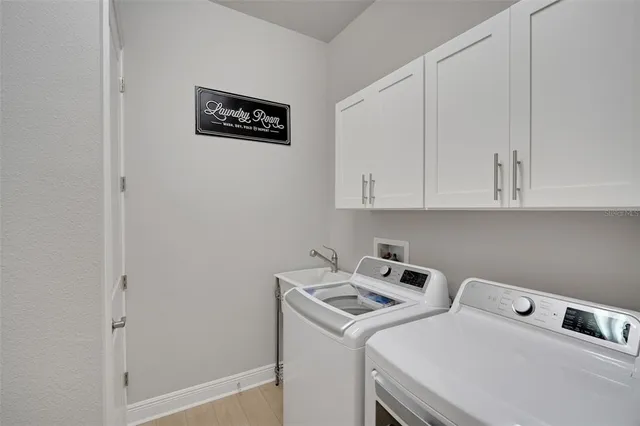 a view of house with garden