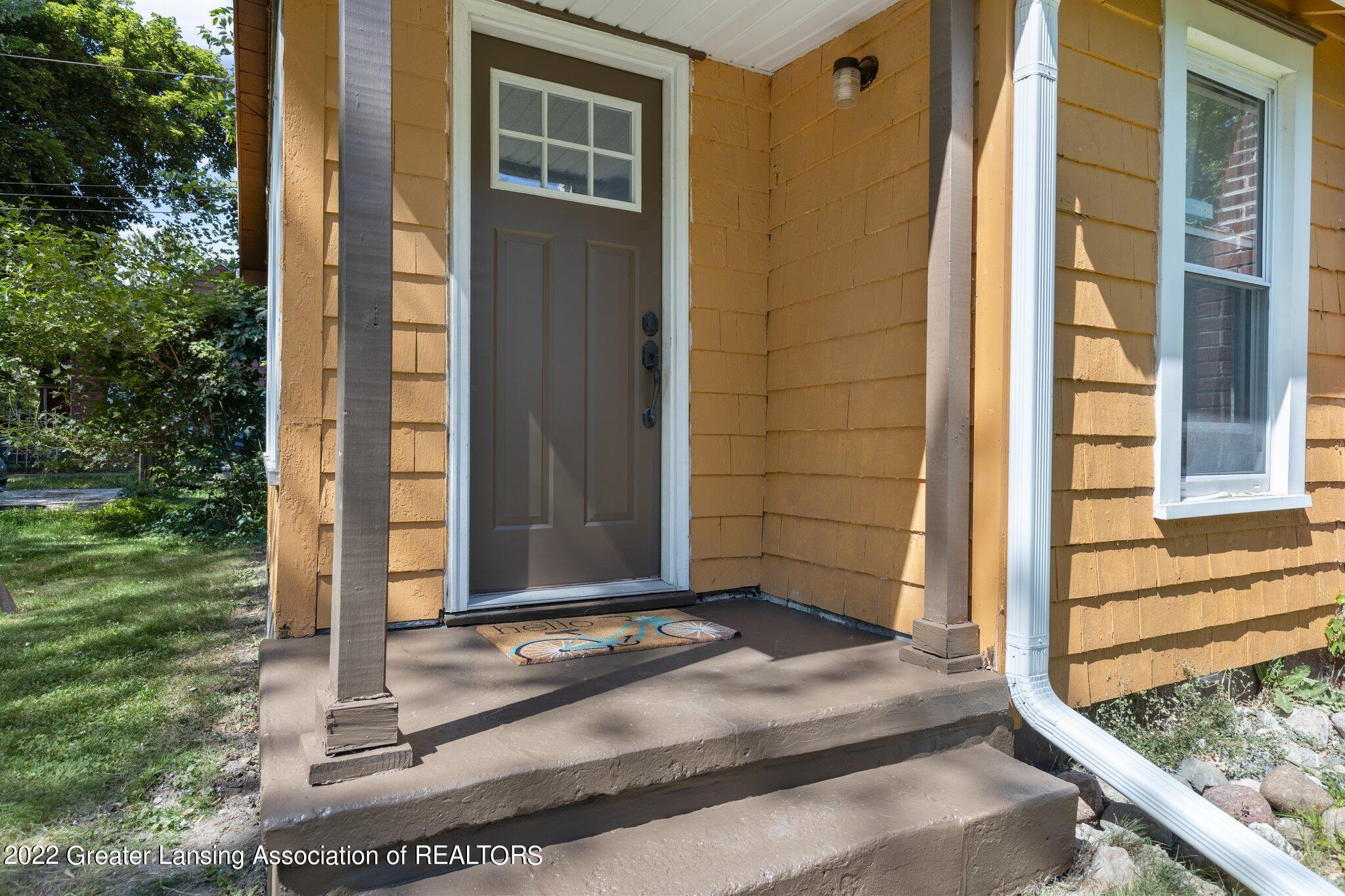 1014 Clark Road Lansing, MI 48917 - Photo 2 of 21 12-web-or-mls-1P6A8637
