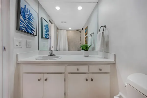 $2,300 | 575 Oaks Lane, Unit 1009, Pompano Beach, FL 33069