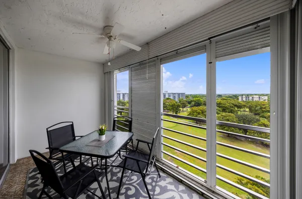 $2,300 | 575 Oaks Lane, Unit 1009, Pompano Beach, FL 33069