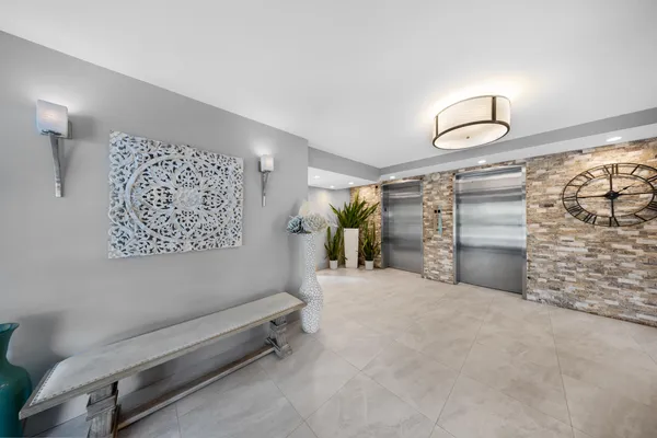 $2,300 | 575 Oaks Lane, Unit 1009, Pompano Beach, FL 33069