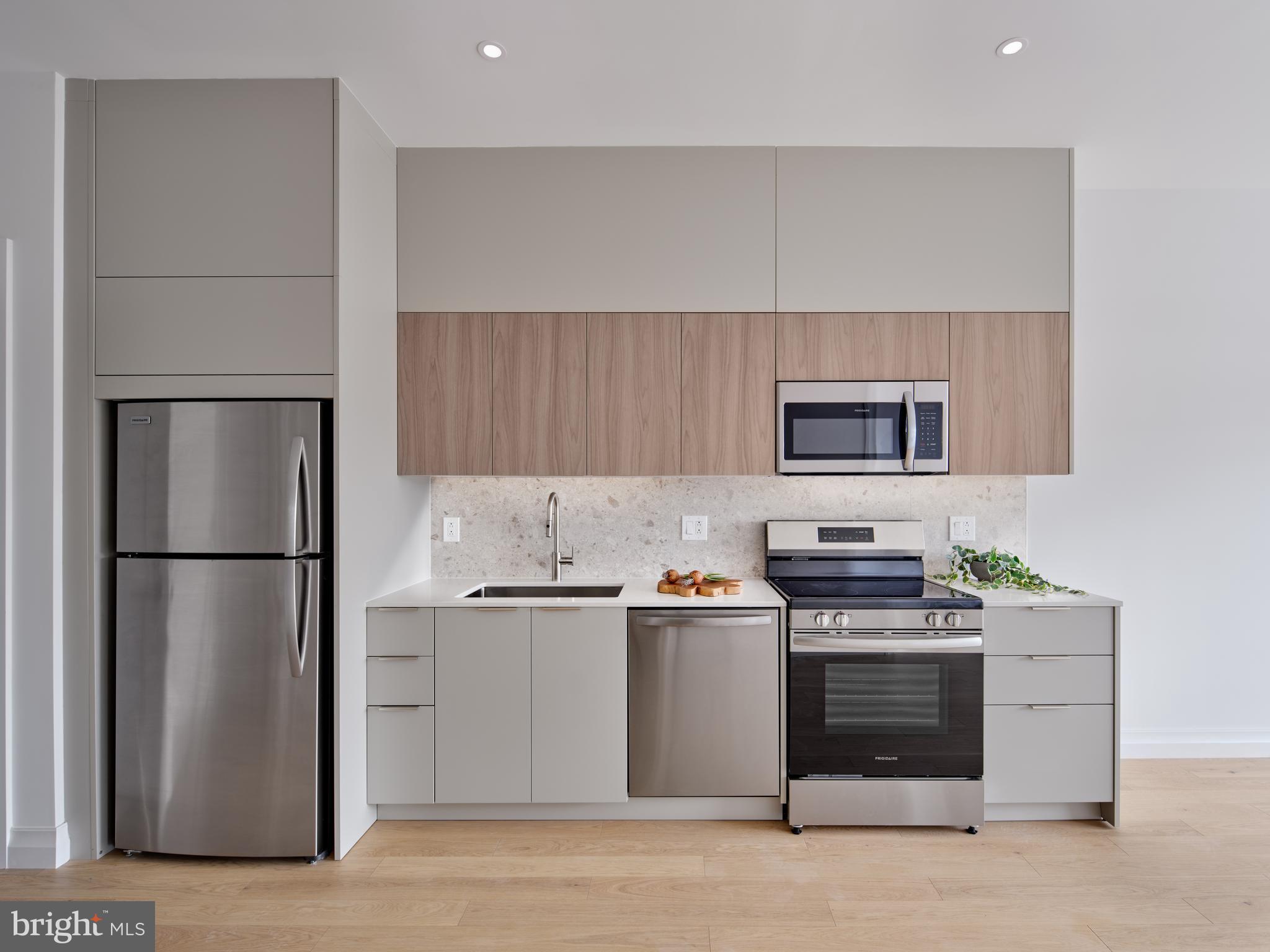 815-17 Poplar Street, Unit R Philadelphia, PA 19123 - Photo 2 of 15