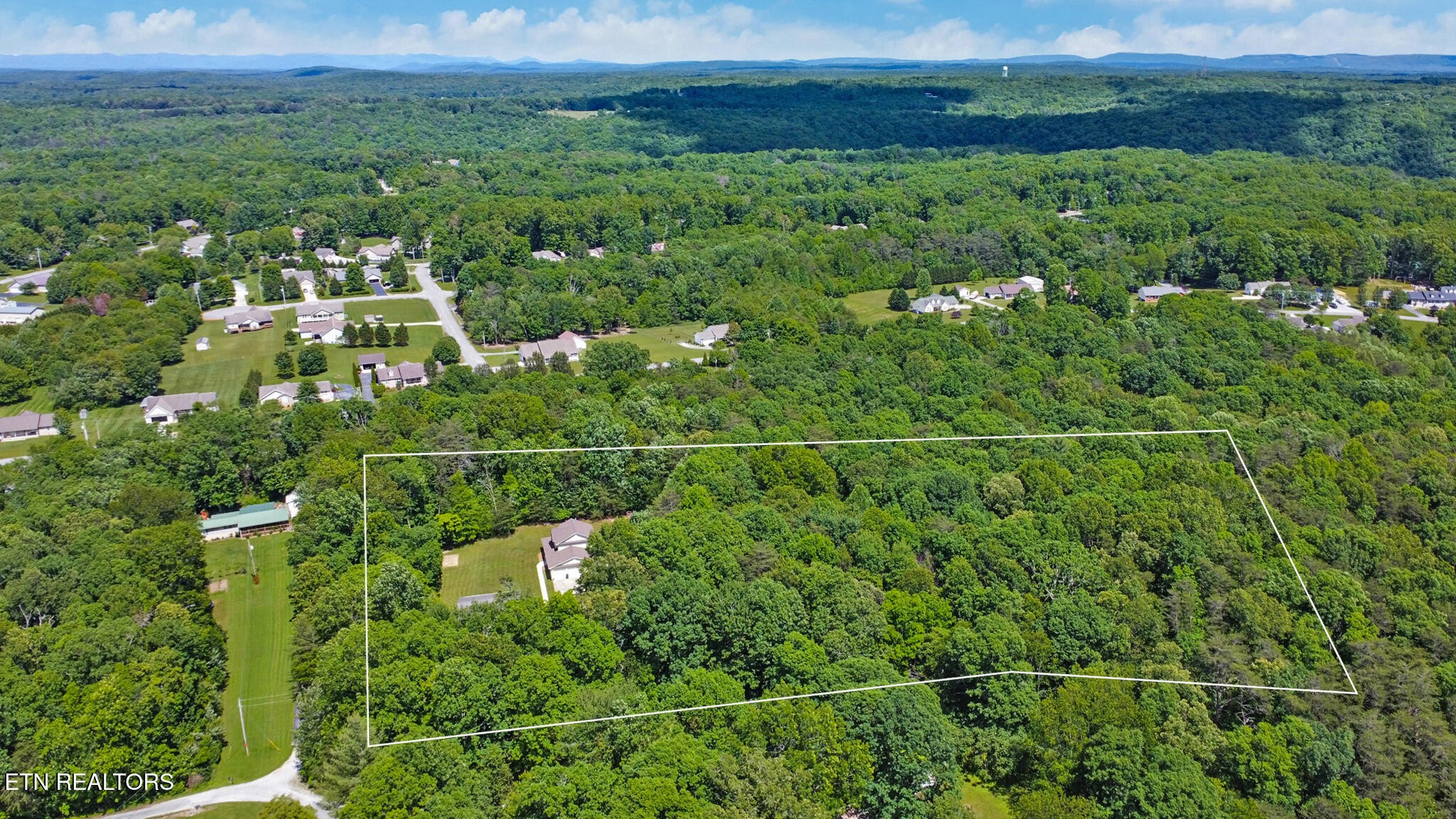 129 Hall Road Crossville, TN 38571 - Photo 2 of 26 Gallery Image 2