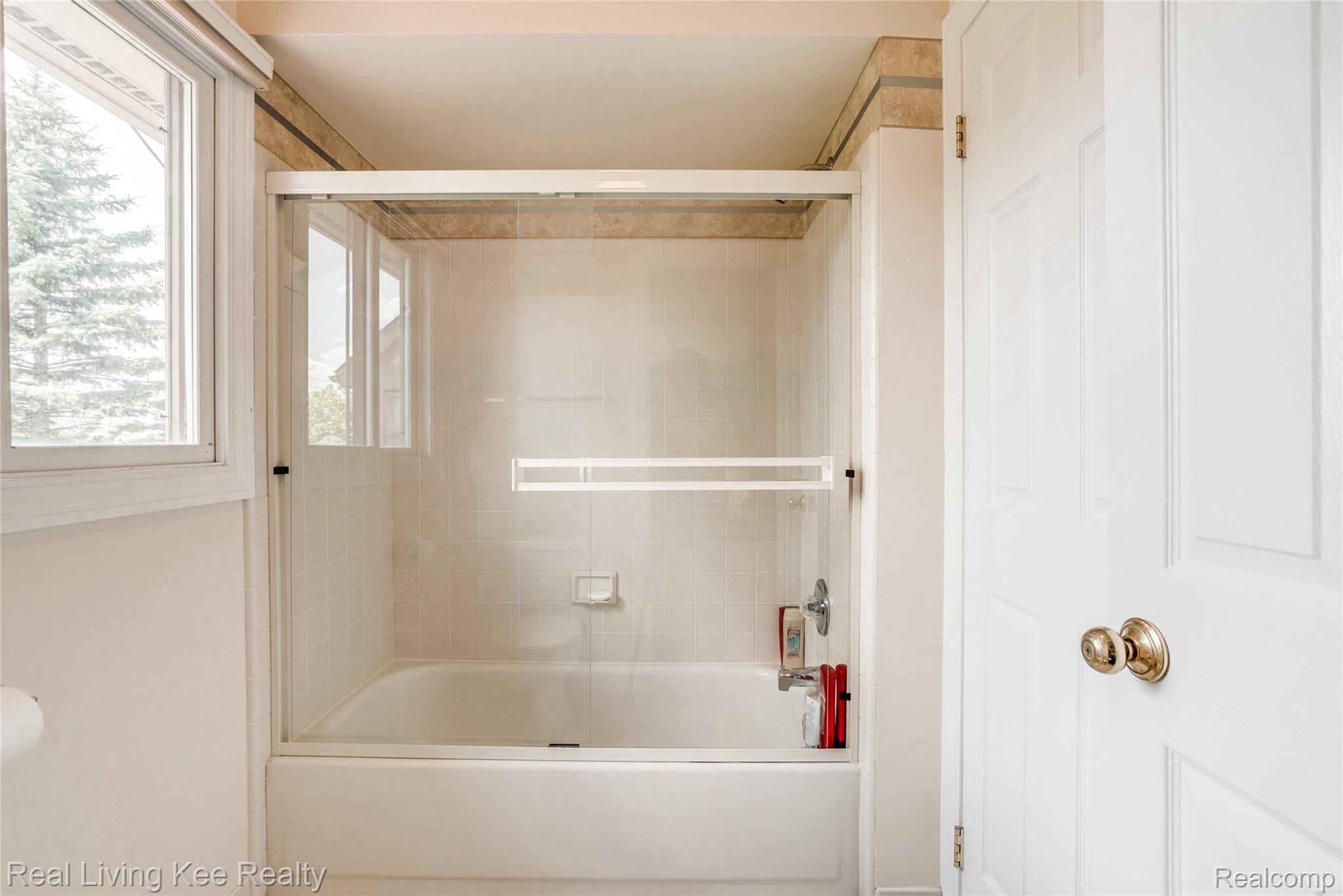 6368 Peach Tree Court Rochester, MI 48306 - Photo 35 of 54 Interiors (34 of 50).jpg