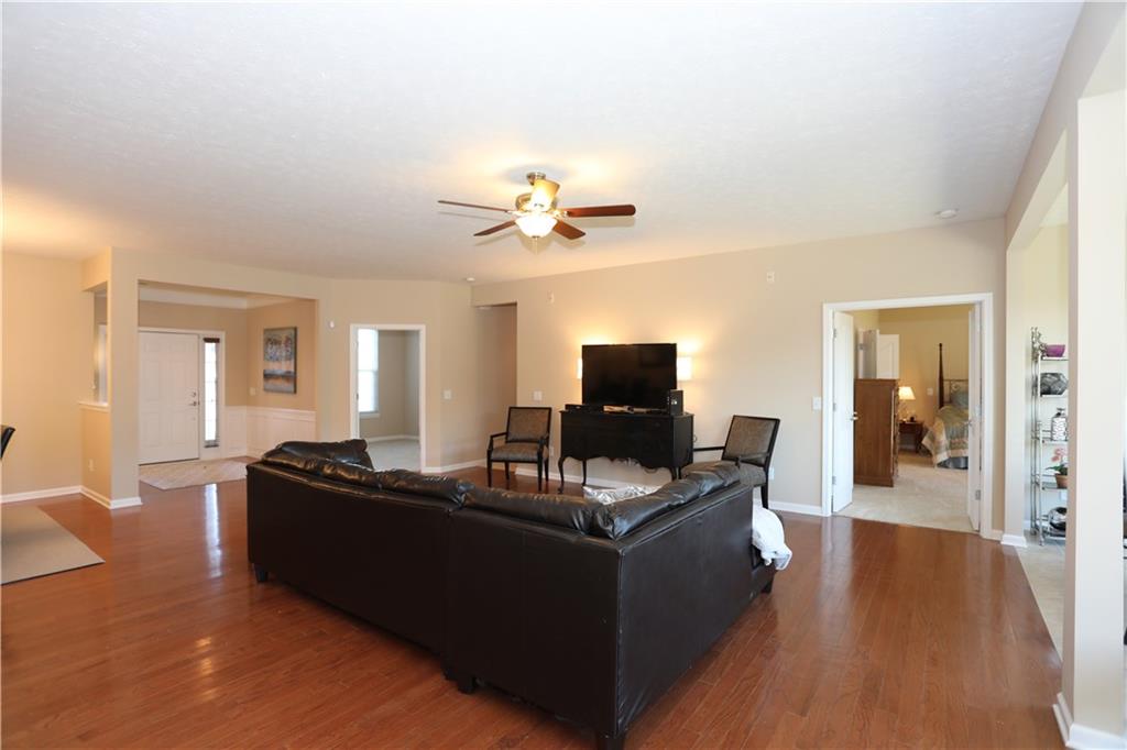 14007 London Road Fishers, IN 46037 - Photo 3 of 14 Gallery Image 3