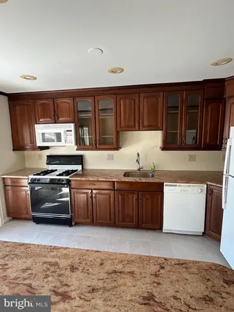 $4,000 | 3301 Spring Lane, Falls Church, VA 22041